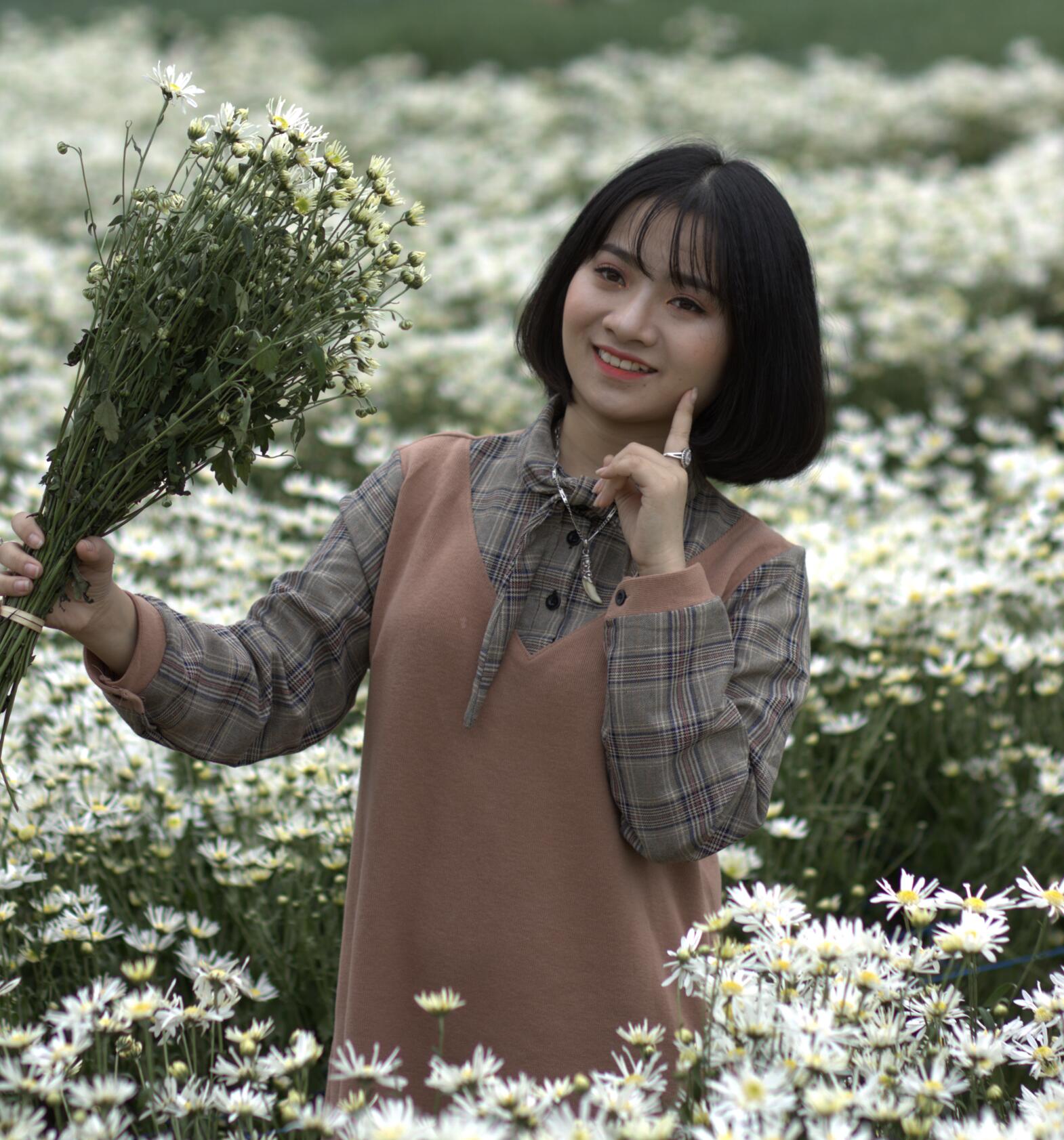 15张白雏菊花田学生美女RAW原片CR2格式人像精修调色练习素材