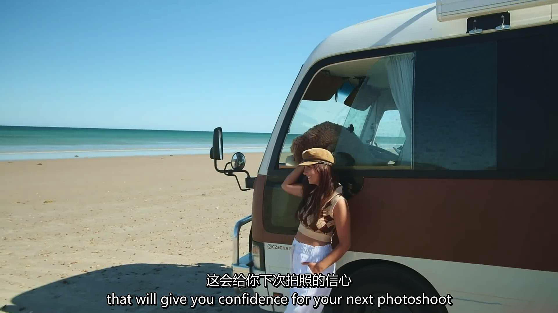 图片[1]-Klara Zamourilova-10种不同的日常女性摆姿势抓拍摄影-中英字幕-美夕摄影资源